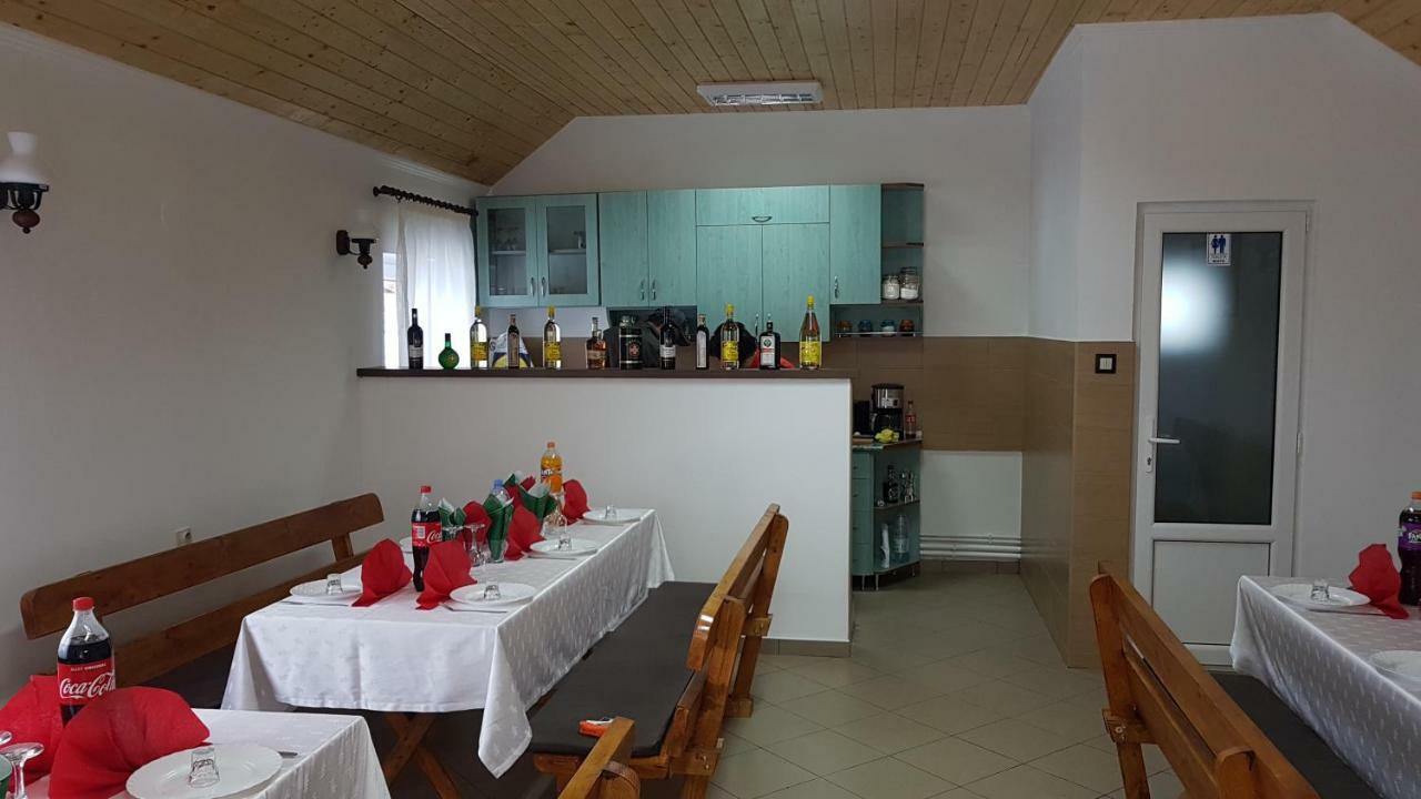 Hazanezo Panzio Bed & Breakfast Corund  Bagian luar foto