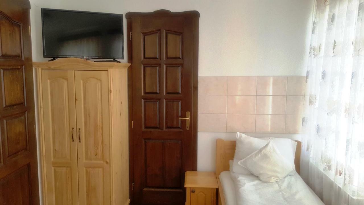 Hazanezo Panzio Bed & Breakfast Corund  Bagian luar foto