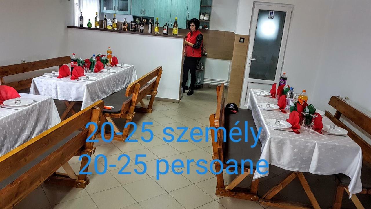 Hazanezo Panzio Bed & Breakfast Corund  Bagian luar foto